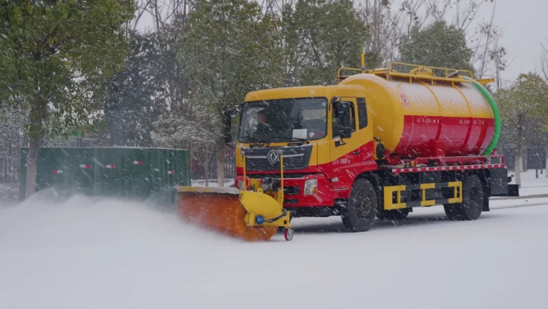【集团报道】迎雪而上！凯力集团火速调集除雪车，为居民铲出安全回家路！